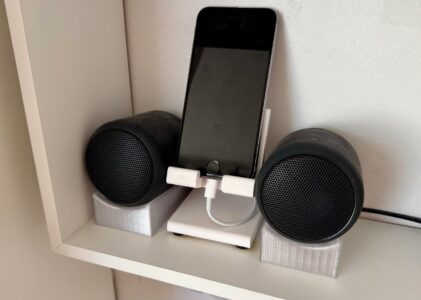 [Création] Des supports pour un téléphone et des petites enceintes