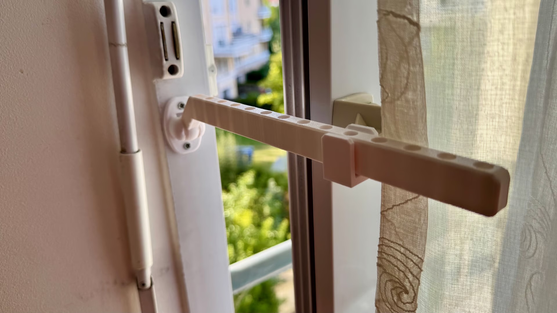 [Création] Un système pour entrebâiller les fenêtres