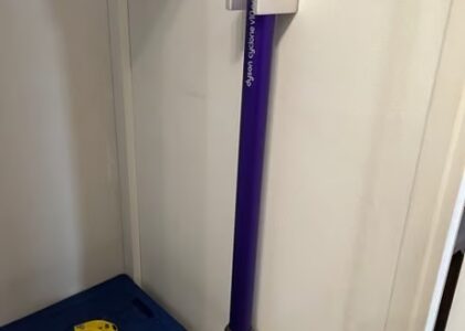 [Création] Un support pour le rangement d’un tube d’aspirateur